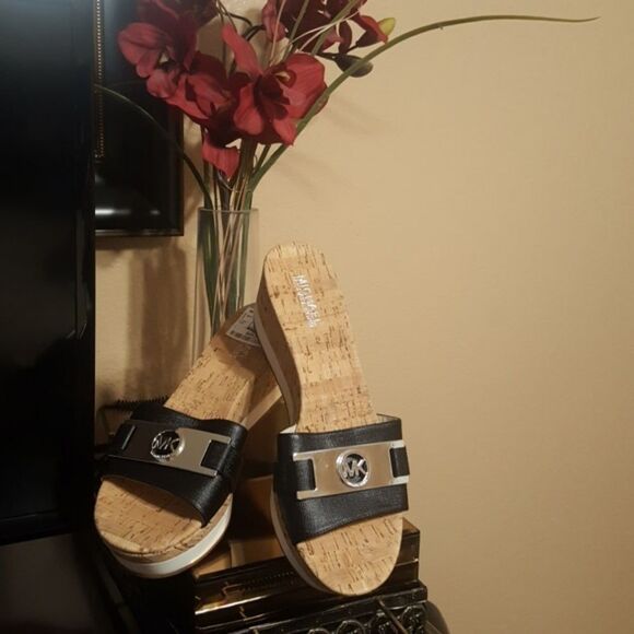 MICHEAL KORS FASHION WEDGE HEELS SIZE9.5🎈 - Picture 1 of 4